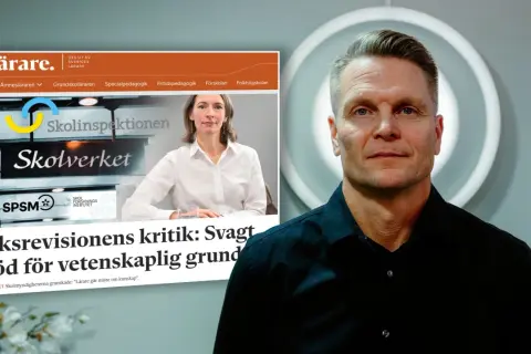 En man i svart skjorta. Till vänster en tidningsartikel från "Vi Lärare" om Riksrevisionens kritik mot Skolverket. Artikeln dissar på svenska.