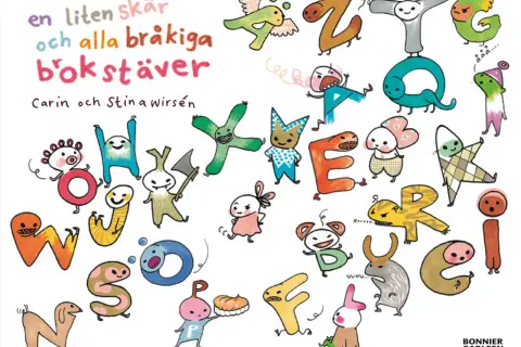 En versal i form av en glad figur med texten "en liten skär och alla bråkiga bokstäver".