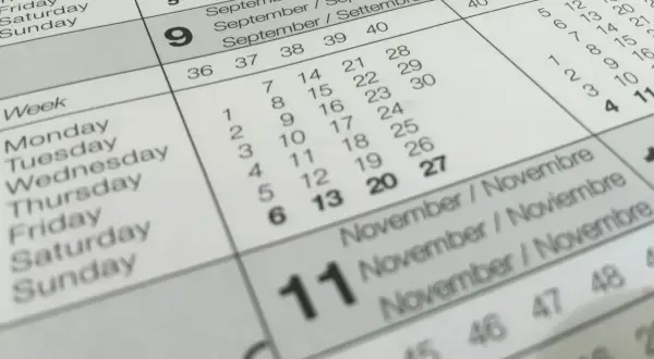 Kalenderblad med veckodagar stor bokstav. Visar september och oktober.