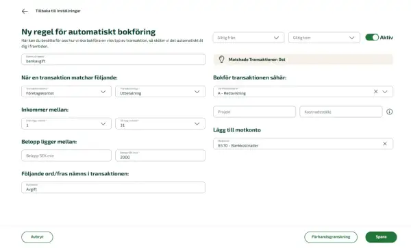Skapa en regel för automatisk bokföring av bankavgifter. Ange datumintervall och belopp för att skriva datum korrekt.